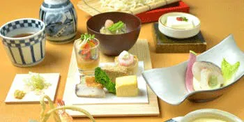 【限週六及假日午餐 午間宴會喝到飽!】「現做細烏龍麵」與季節料理的午餐宴會喝到飽2小時方案