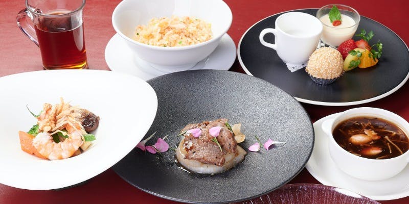 【旬の味覚おすすめコース】前菜の盛り合わせ、フカヒレスープ、メイン料理、デザート盛合せなど