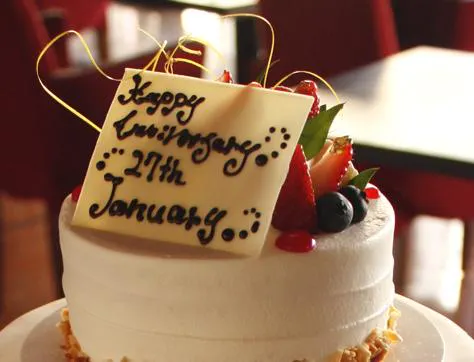 Anniversary Course: Enjoy premium Japanese Black Wagyu beef as the main dish, with a whole cake included in a 5-course meal.