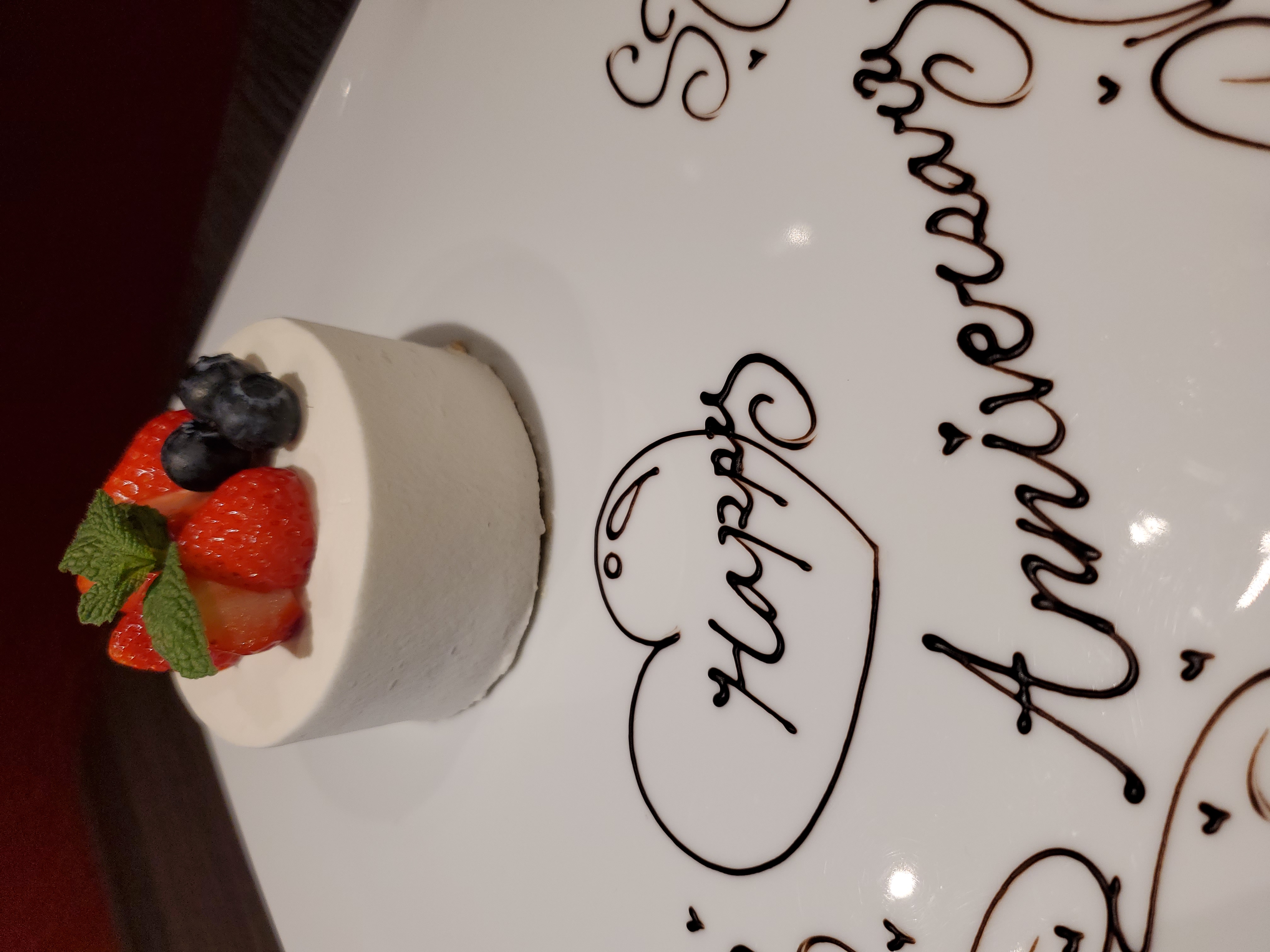 【Anniversary Lunch】선택 가능한 고기 요리 메인 디쉬, 홀 케이크가 포함된 총 5가지 요리