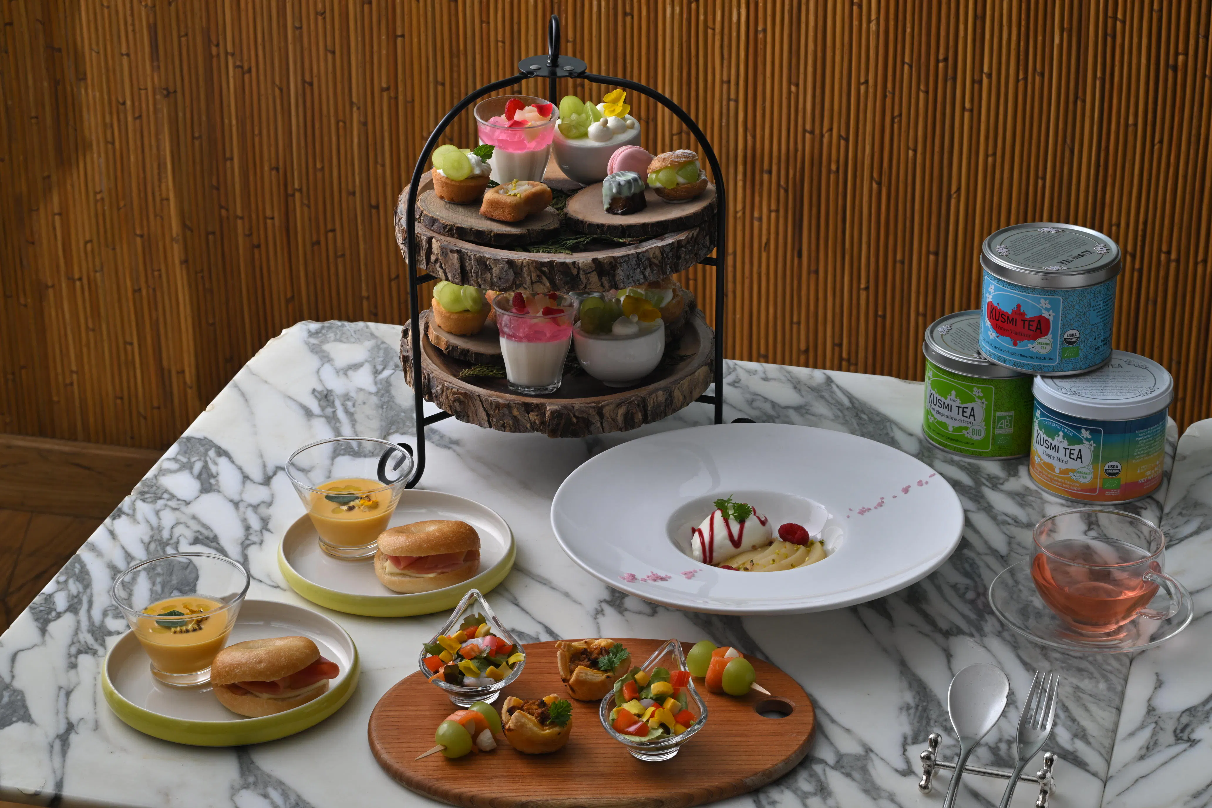 【Peach ＆ Shine Muscat AfternoonTea】