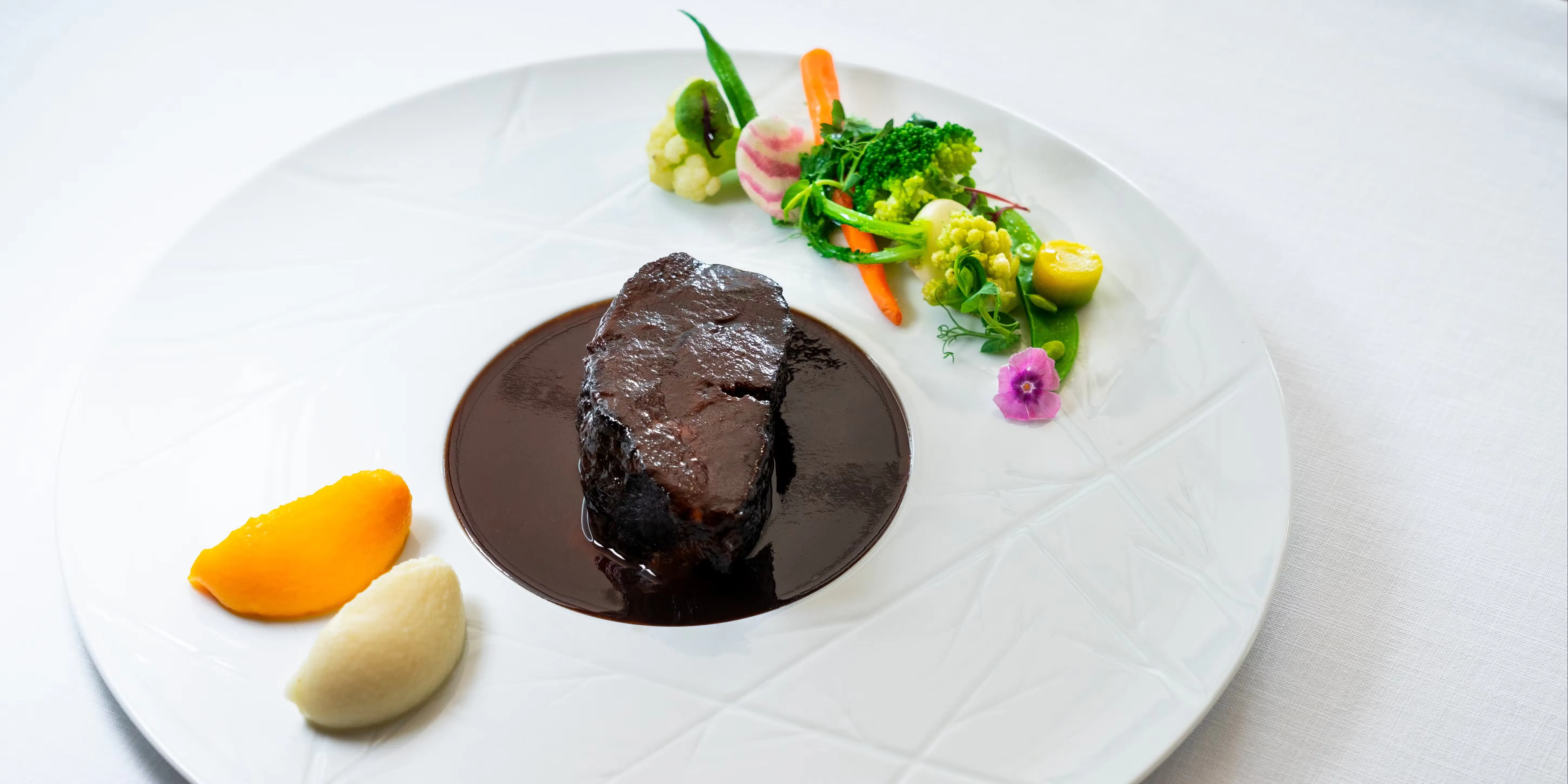 [Chef's Recommendation] Enjoy the Main Dish of Domestic Beef Cheek Stewed in Red Wine! A Short Lunch Course with 4 Dishes