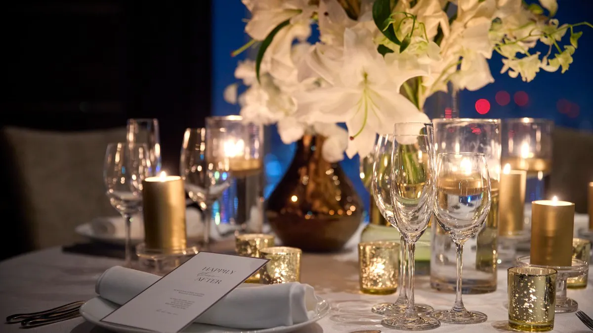 [Xmas2026] Limited to 4 parties: A luxurious moment at the poolside lounge counter seats with a toast drink included Christmas Dinner
