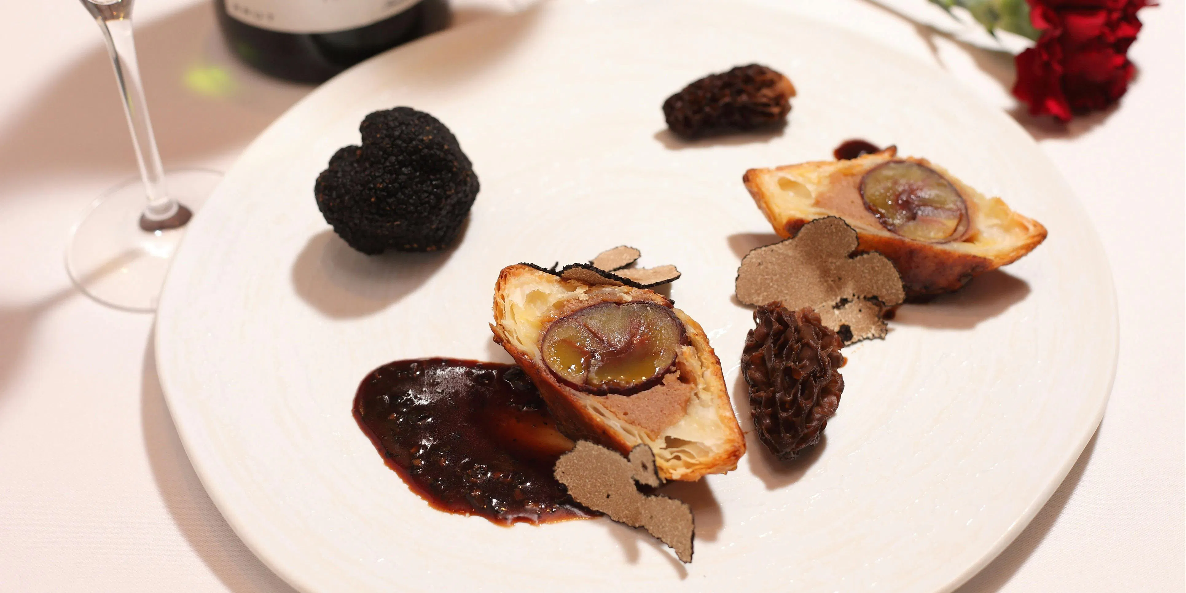 [Proposal Plan A] Dinner Course + Toast Drink + Private Room + Bouquet of Roses (24 stems)
