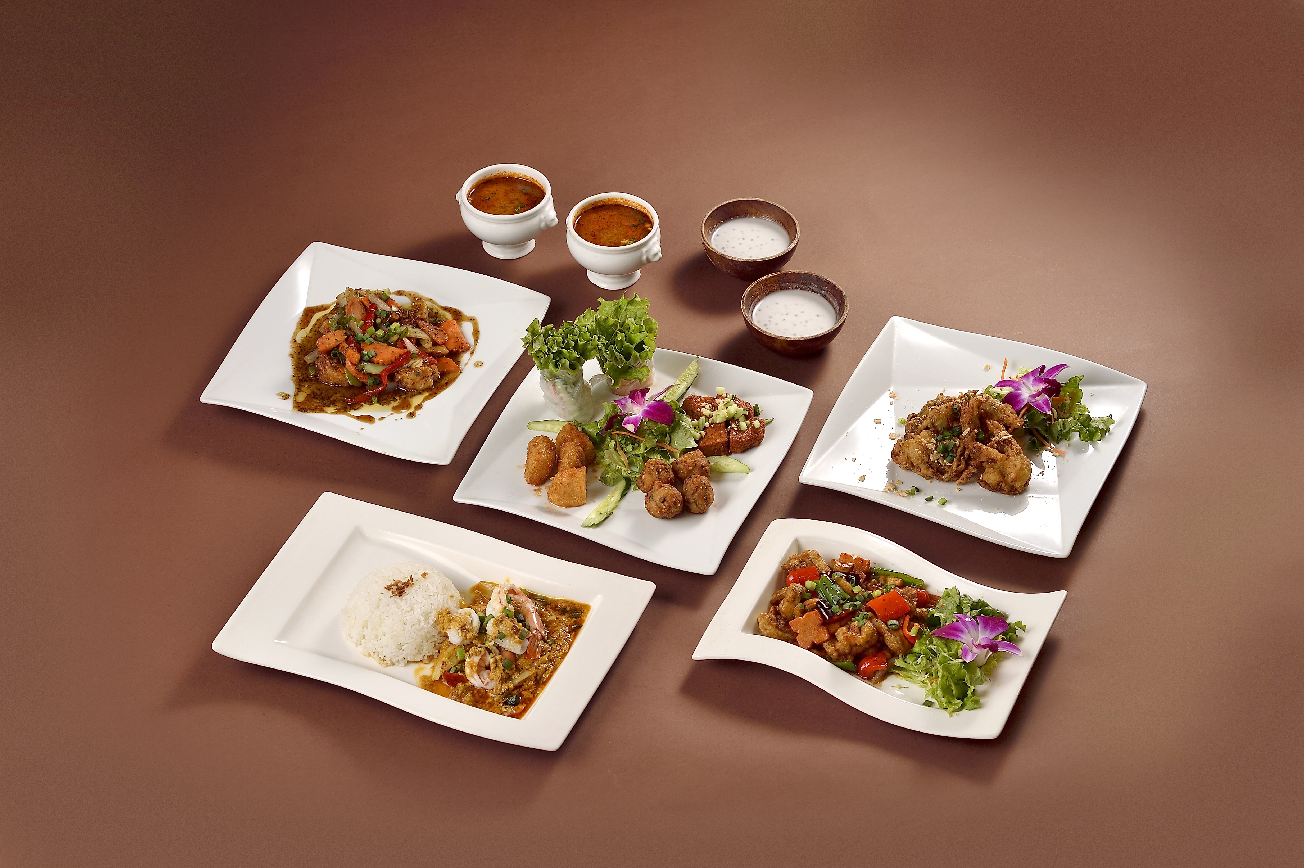 Bangkok Course: Tom Yum Goong, Crab Dishes, Shrimp Dishes, and more - a total of 10 dishes full of Thai charm