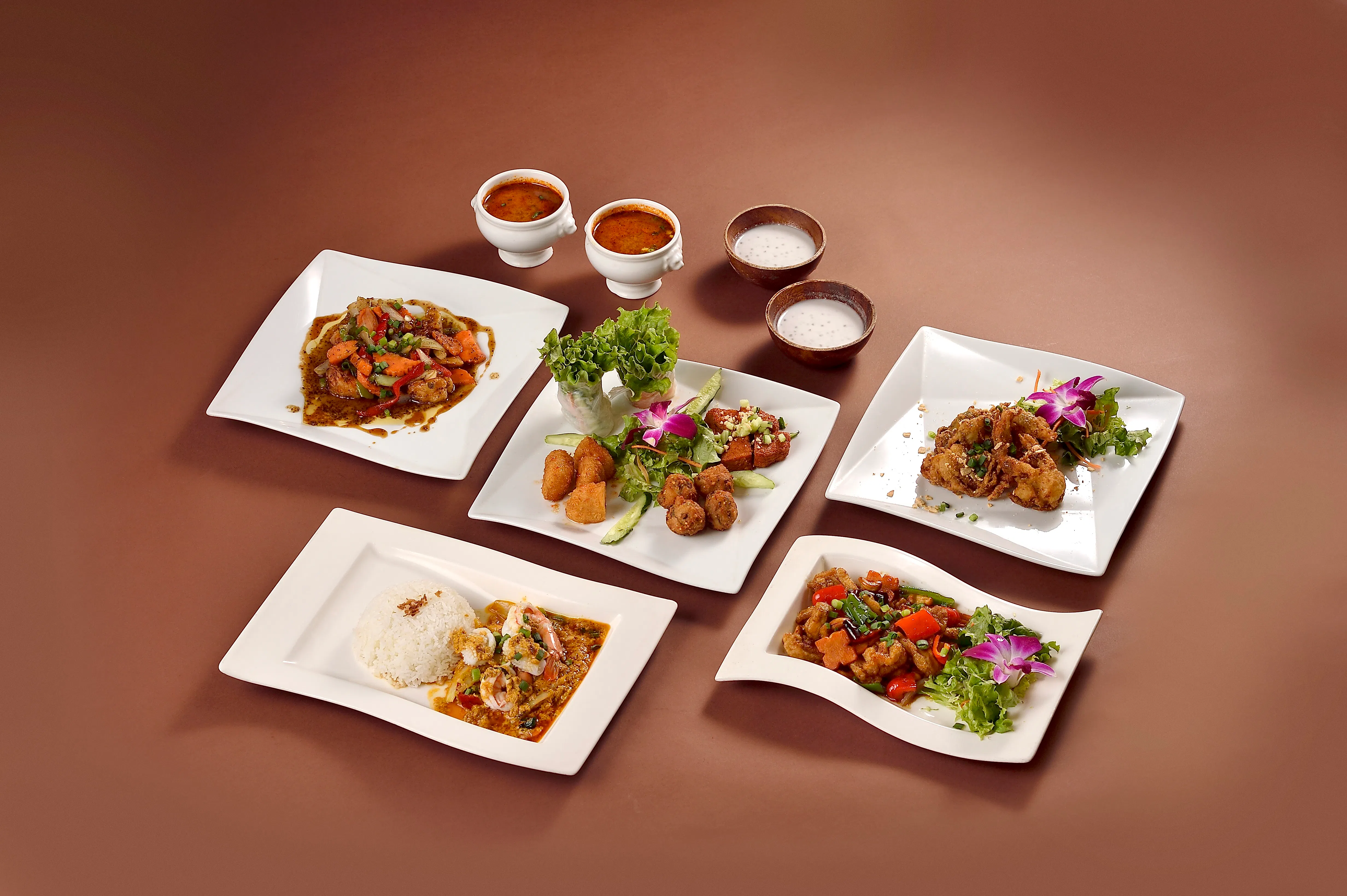 Bangkok Course: Tom Yum Goong, Crab Dishes, Shrimp Dishes, and more - a total of 10 dishes full of Thai charm