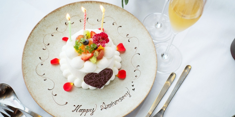 【Anniversaryフルコース】乾杯ドリンク＆ホールケーキ＆記念写真でお祝い 全7品