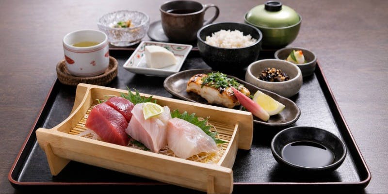 【런치 한정】천연 생선과 제철 채소 튀김 가이세키 정식