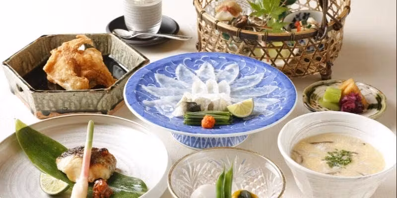 【午餐会席菜 千草】河豚刺身，砂锅煲，炸鸡，杂烩等共7种菜品