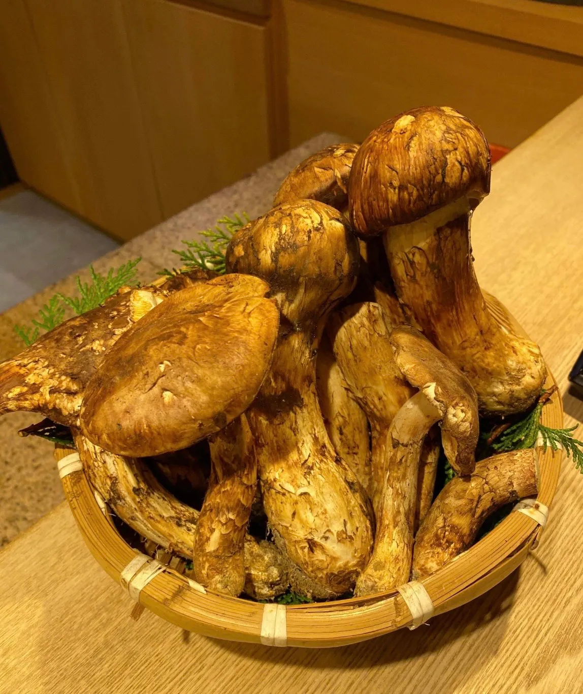 Matsutake Course: A course lavishly using matsutake mushrooms prepared in various cooking methods