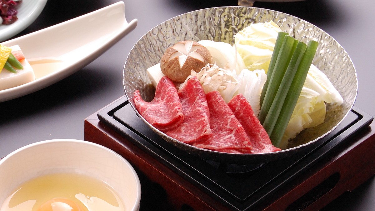 【黒毛和牛すき焼御膳】季節の先付、黒毛牛すき焼きなど