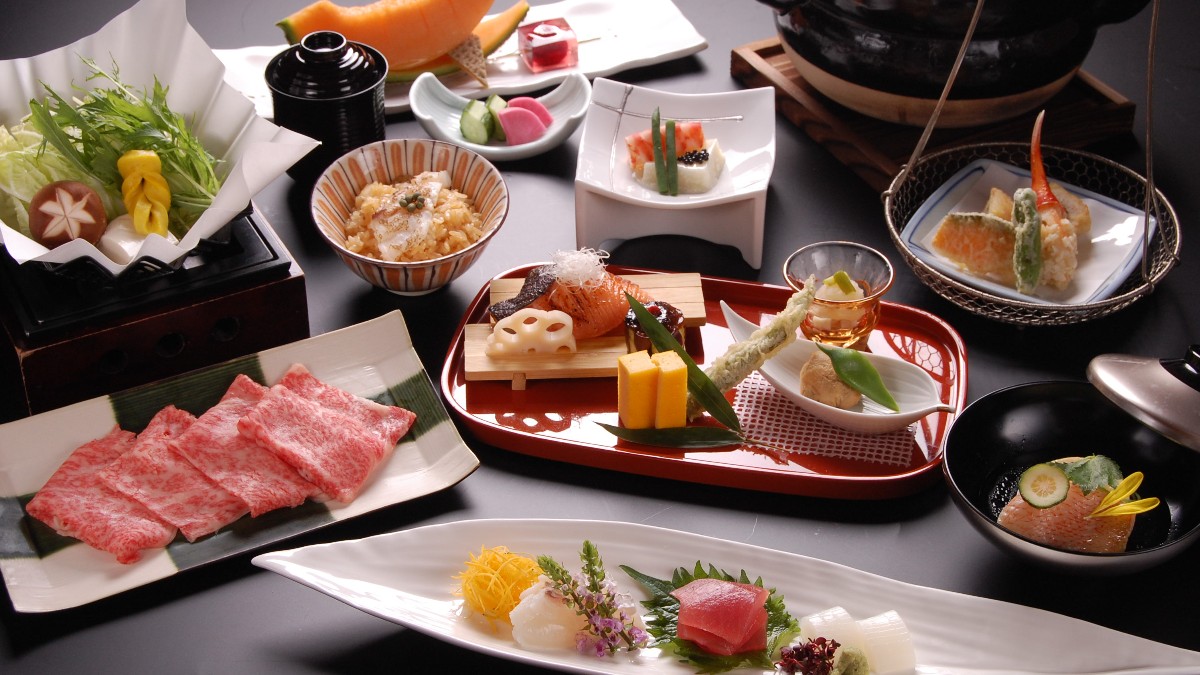 【輝コース】先付、吸物、造り、凌ぎ、焼き八寸、鍋、水菓子など