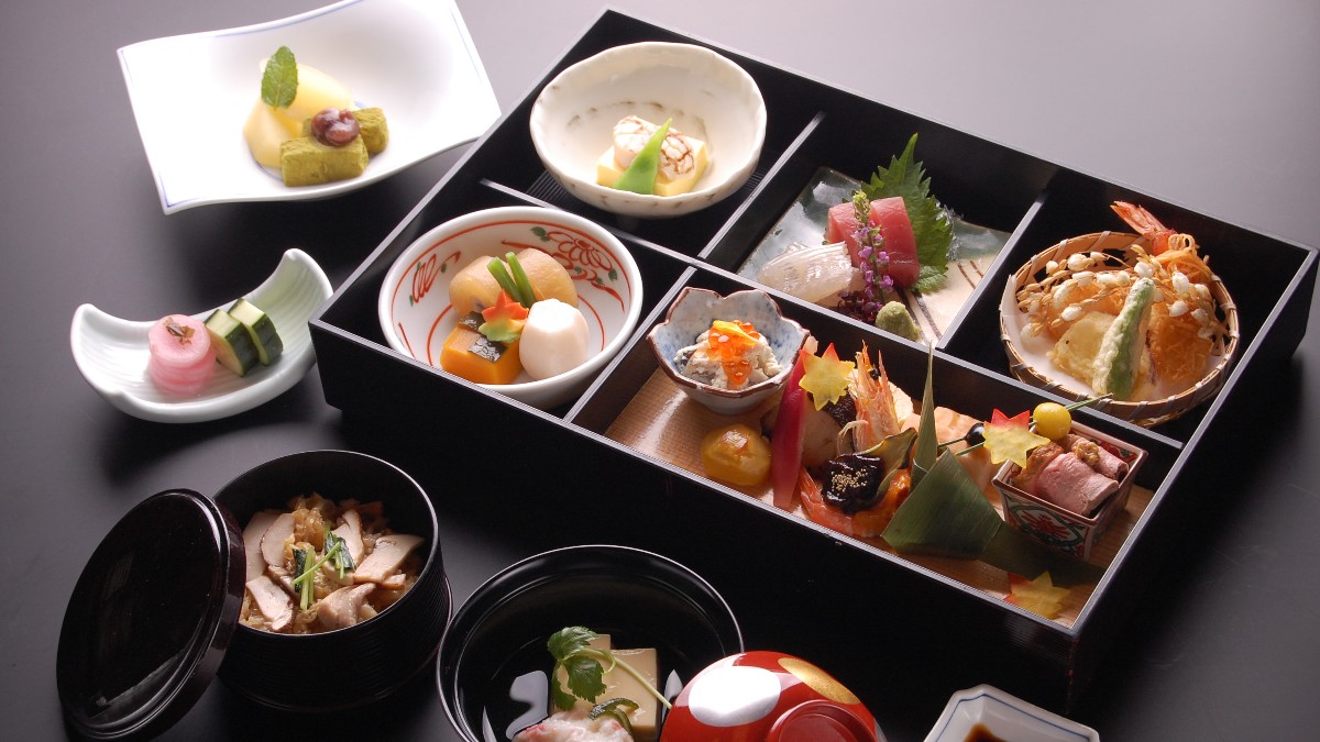 【光林弁当】八寸、吸物、造り、煮物、揚物など