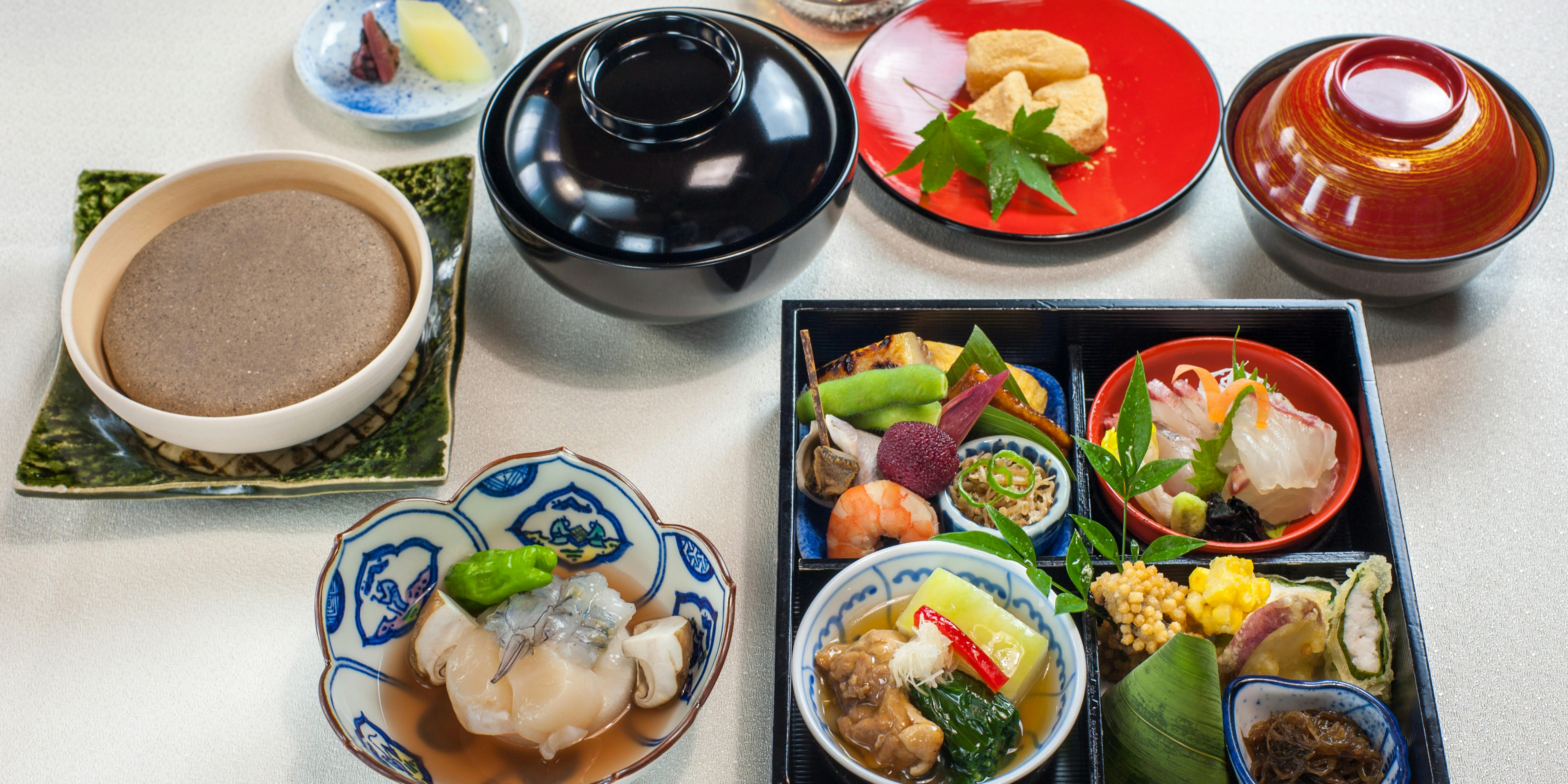 【名物 松花堂御膳】海鮮石燒、松花堂便當等