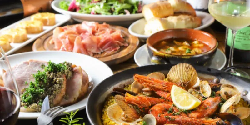 【贅沢プラン】スパークリング飲み放題!豚ロースのロースト、魚介のパエリア等全6品