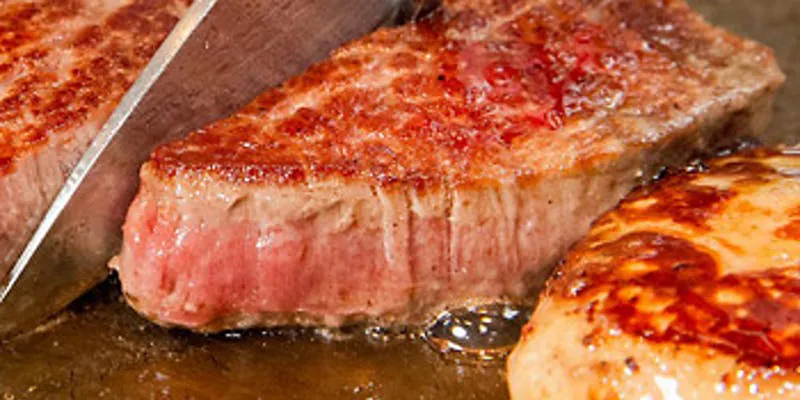 "Luxurious Course" featuring iron-grilled fresh fish directly delivered from Yawatahama, carefully selected Kuroge Wagyu steak, seasonal grilled vegetables, and many more for a total of 7 dishes.