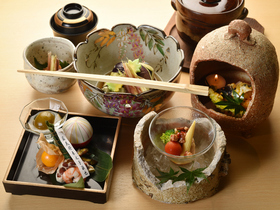 【風薫的京都時令菜】鱧魚、京都牛肉、京都時令蔬菜、新鮮鮎魚等初夏的魅力大盤八寸等10道菜餚