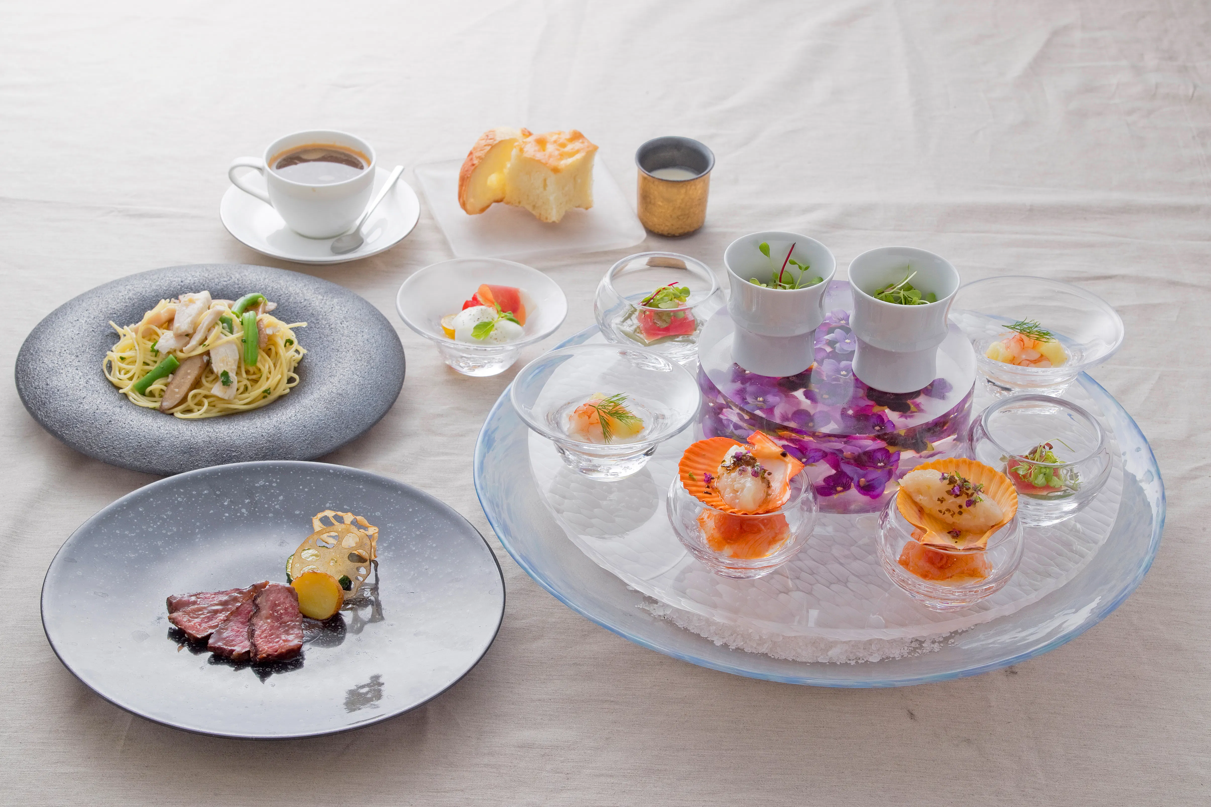 【スペシャリテ Lunch 】 スペシャリテ“魚介のスミレプレート”がついたメインが選べるコース全7品