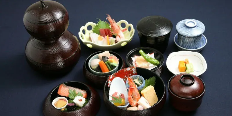 午餐限定【瓢箪(ひょうたん)便当】请尽情享用盛在葫芦容器中的各种色彩丰富的和食!
