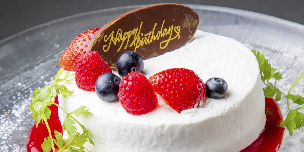【Premium Anniversary】メッセージ付きホールケーキで祝福