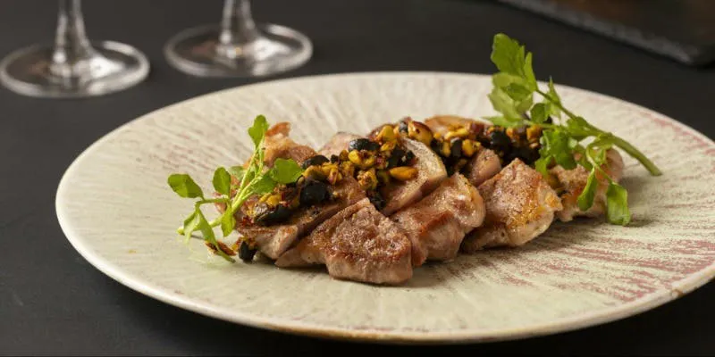 [Ikkyu Exclusive: Gourmet Rin] 8 dishes including Iwanaka pork and seared marinated mackerel pressed sushi