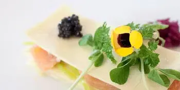 【Lunch A】Appetizer, your choice of fish or meat main course, special dessert plate