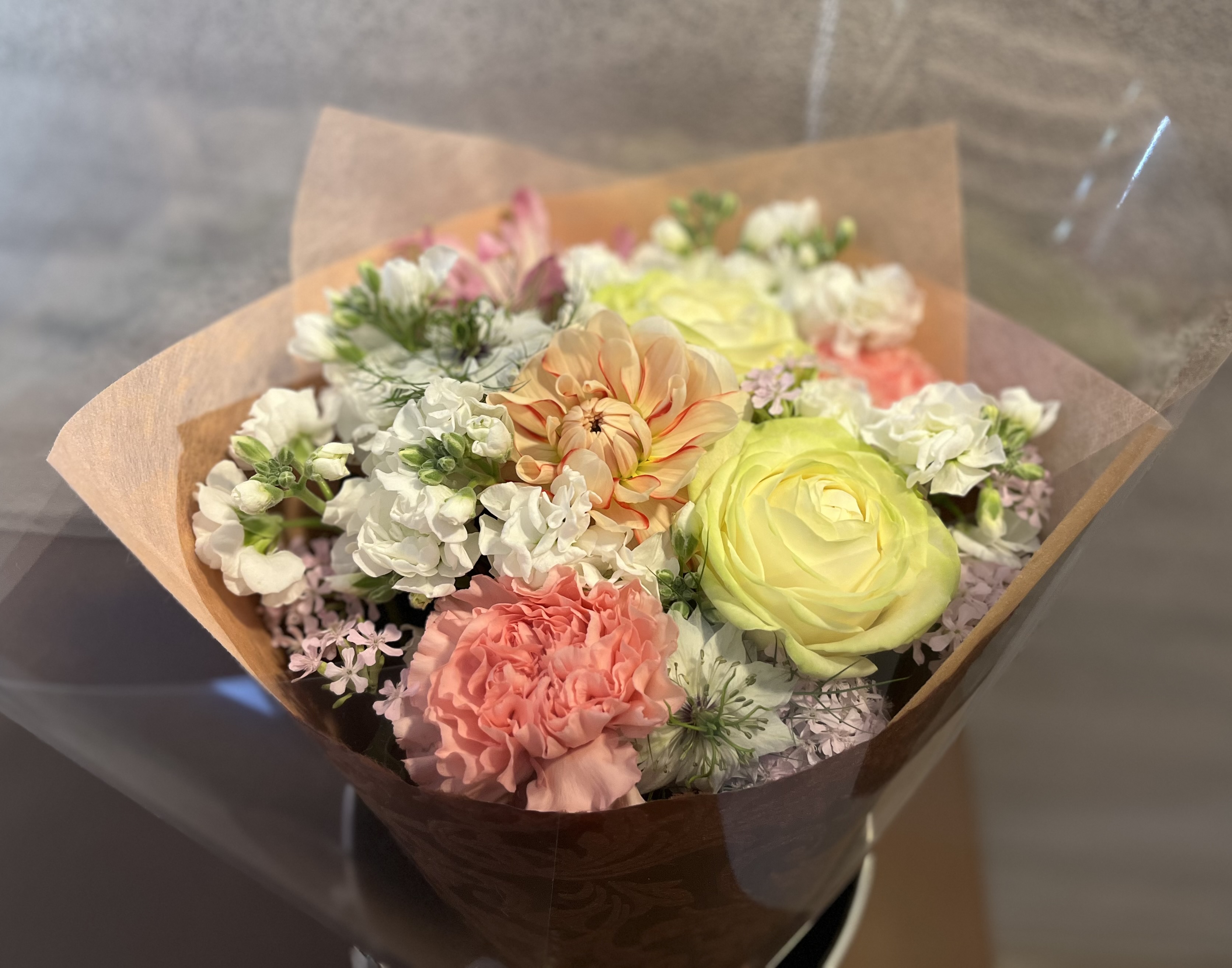 Premium Anniversary Plan with Wagyu as the Main Dish, including a Glass of Champagne and a Bouquet