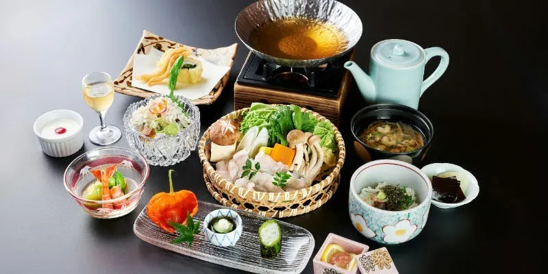 [Hamo Kaiseki] 9 dishes including hamo hot pot, checkerboard-style fried hamo, and hamo sukiyaki