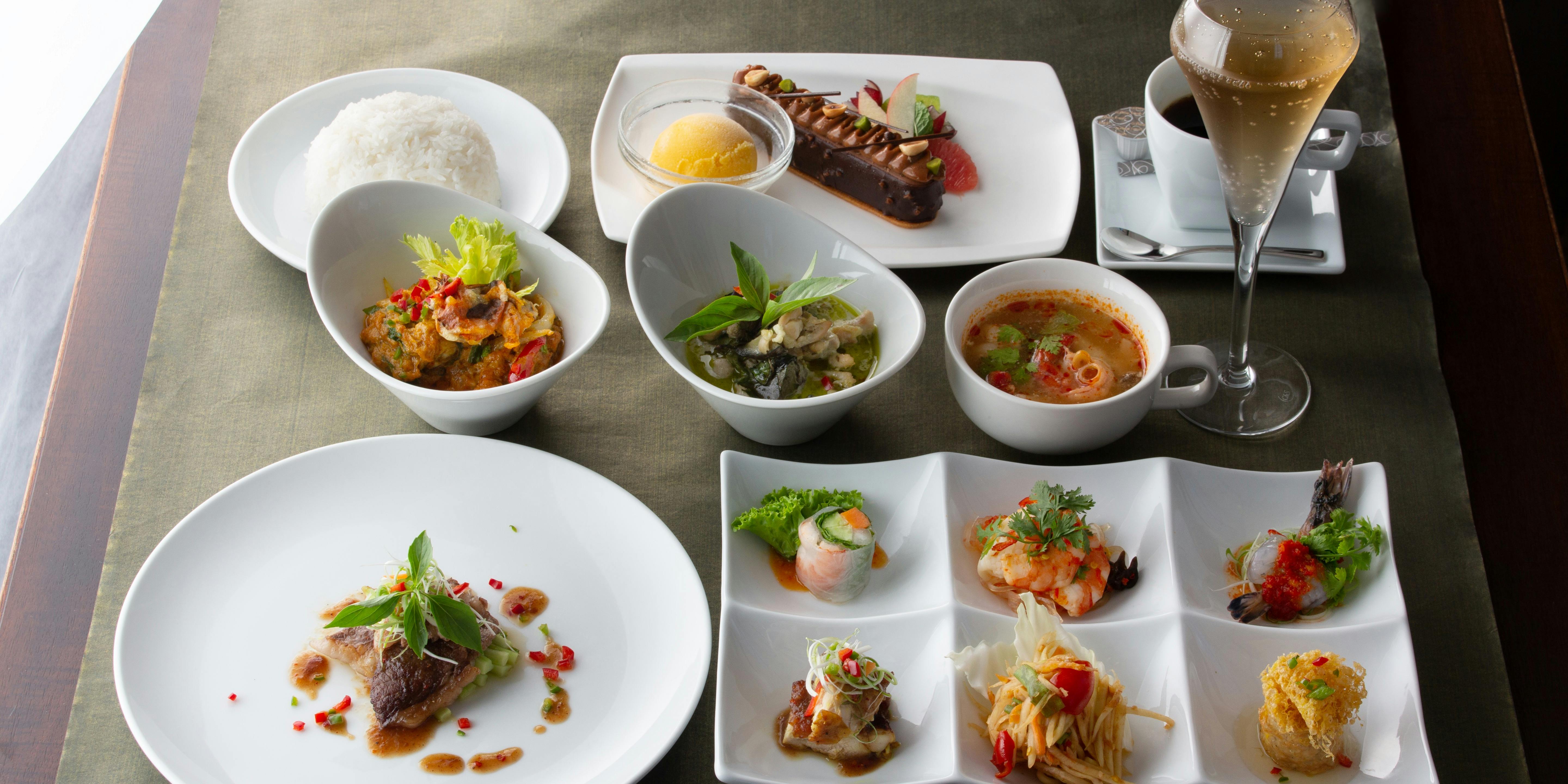 [Benjamak Course] Assortment of 6 Appetizers, Soup, Main Dish, Choice of Thai Curry, Total 11 Dishes