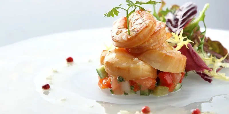 【Menu Special B】前菜、魚のパイ包み焼き、肉料理、デザート 全9品