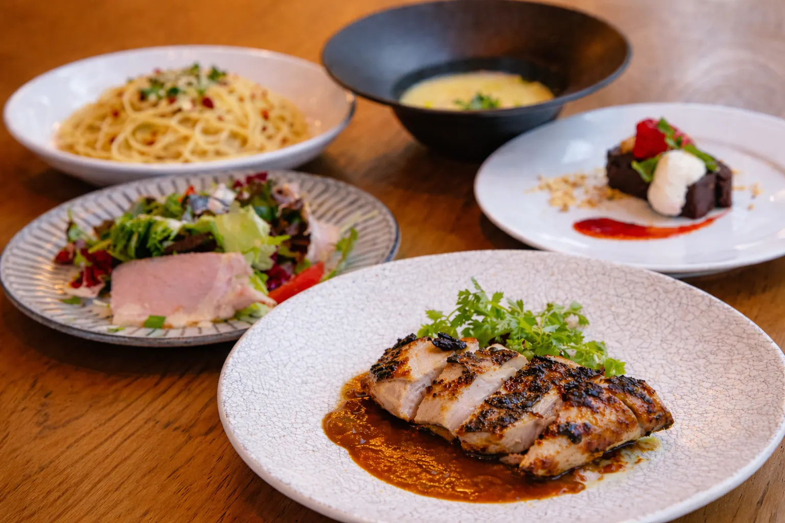 【午餐超值白色套餐】香喷喷的若鸡炭火烤制×时令食材意大利面 共5道菜