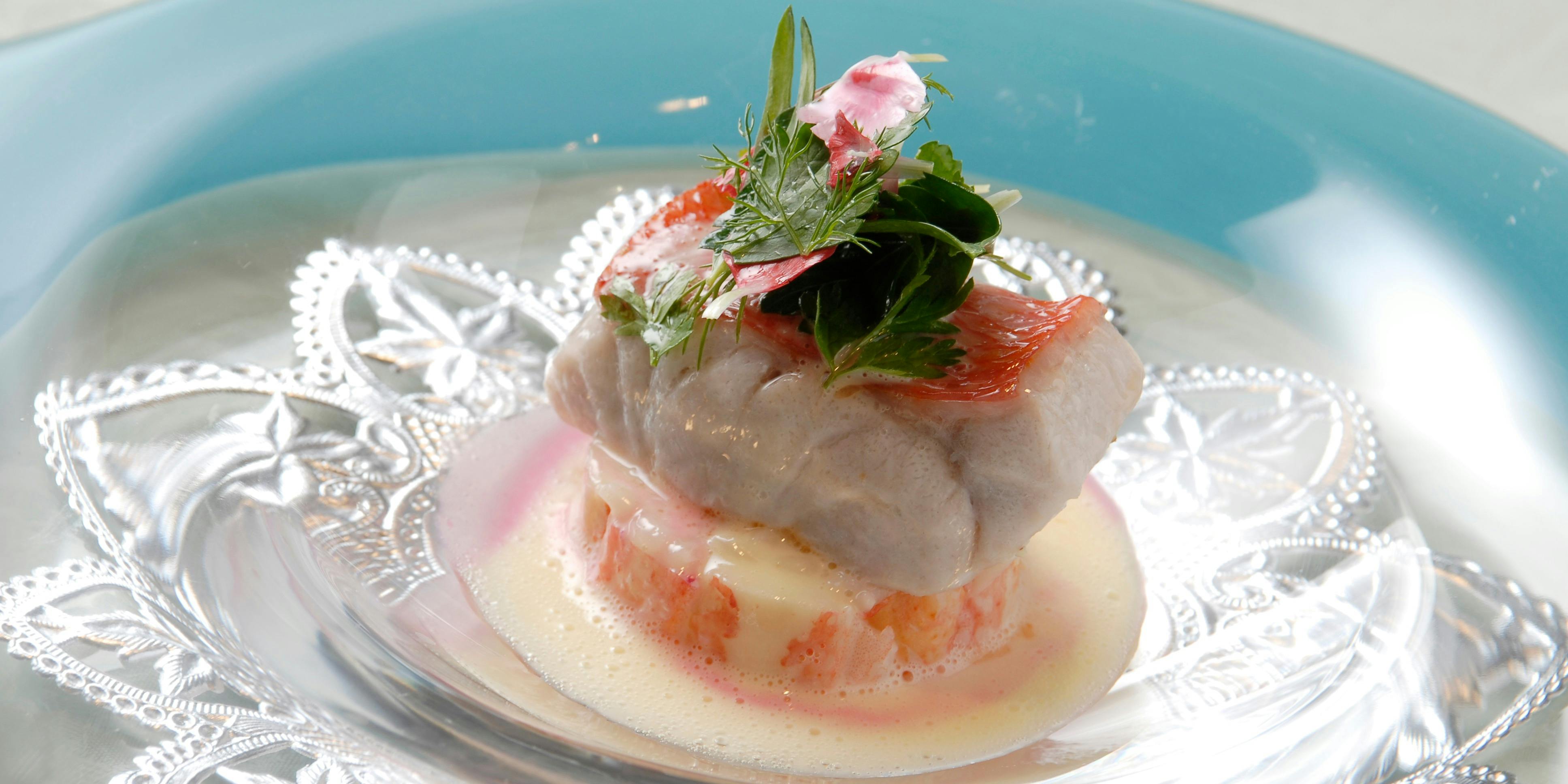 前菜、鱼类、肉类料理、甜品等