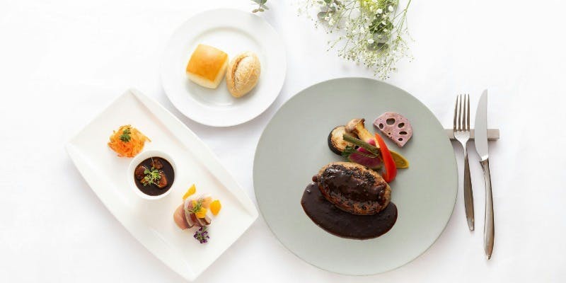 【土日週末ランチ】前菜3種＋選べるメイン＋焼きたてパン＋デザート
