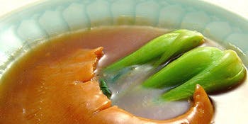 [Fin Shark Fin Stew Course] Proudly featuring 9 exquisite dishes, including a signature Chinese dish, braised whole fin shark fin.