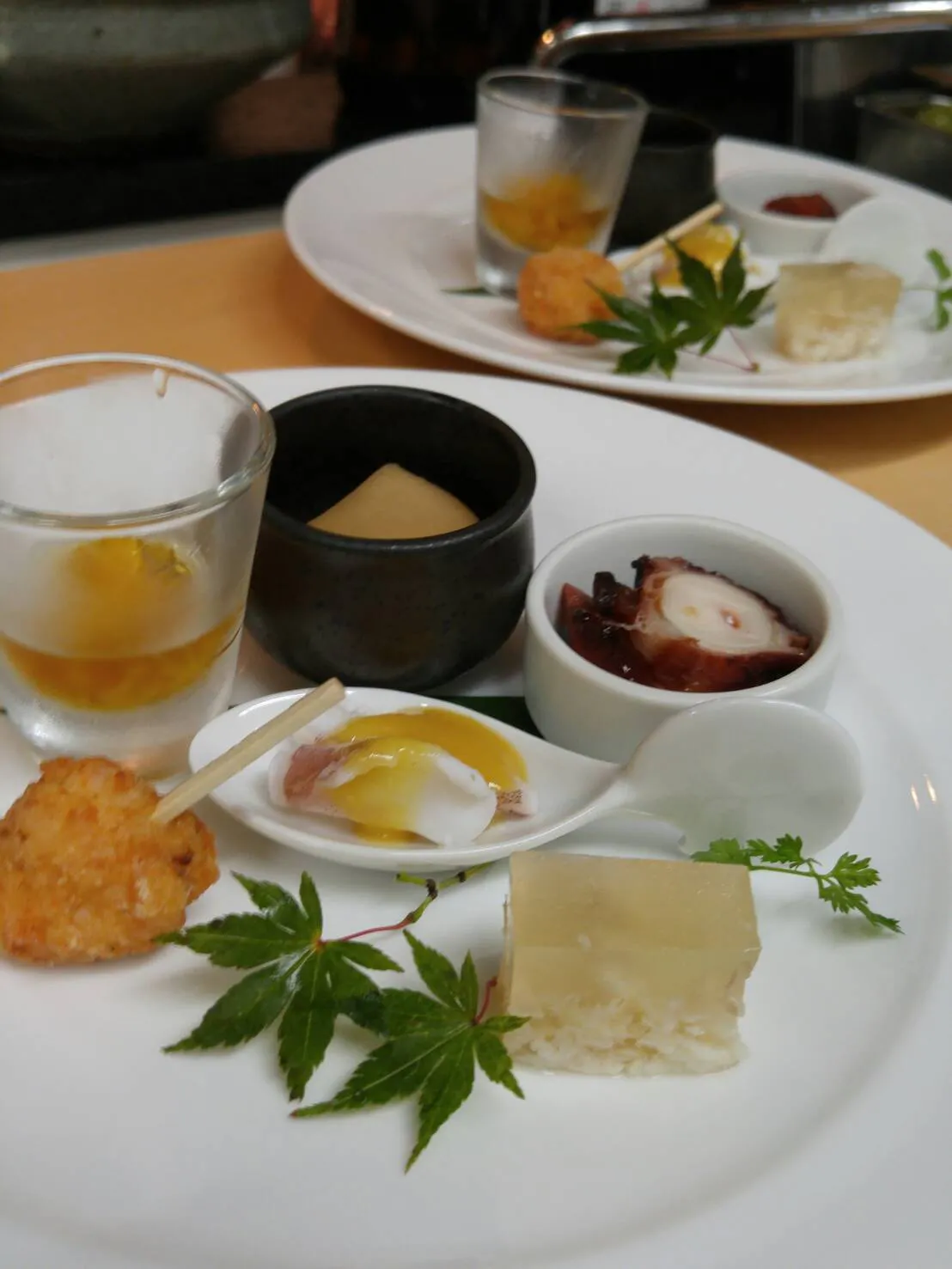 【午餐套餐】刺身拼盤、燒物等共8道菜。