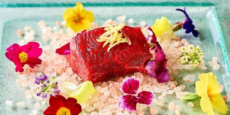 A casual short course featuring beef as the main dish, paired with wine.