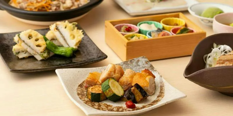 「彩」名物おばんざい6種盛り合せや塩鶏の柚子胡椒焼き等 8品