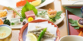 【板长特别套餐】包含龙虾料理和海螺壶烧或烤蛤蜊的全13道菜