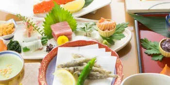 【板長特別套餐】含有伊勢龍蝦料理和燒烤海螺或燒蛤蜊的全13道菜
