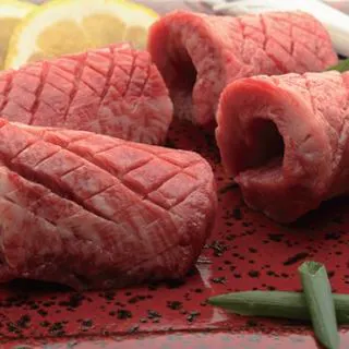 国産黒毛和牛特選ロース、特選タンのしゃぶしゃぶと焼肉盛り合わせ(厚切りタン、フィレ、サーロインなど)