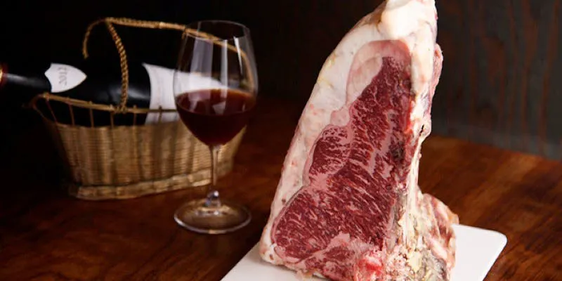 Dry Aging Beef (Wagyu) Aged Black Hair Wagyu: 14,300 yen (100g) / 18,700 yen (200g) / 23,100 yen (300g) + Brand Pork + Foie Gras