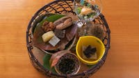 【14850円コース】旬の食材を使用した前菜、土鍋ご飯などの画像