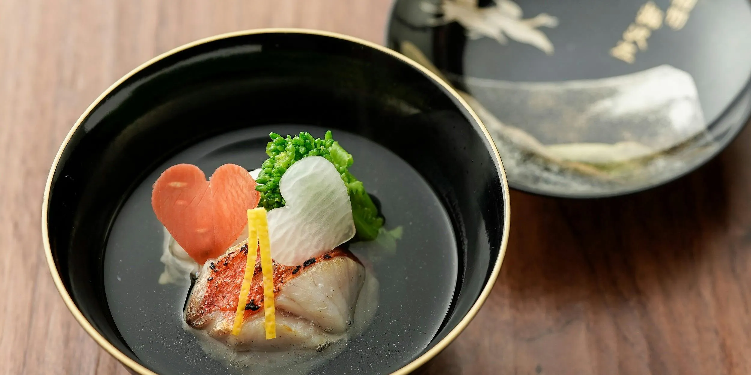 Omakase Lunch Course: 7 to 8 dishes featuring an abundance of seasonal ingredients
