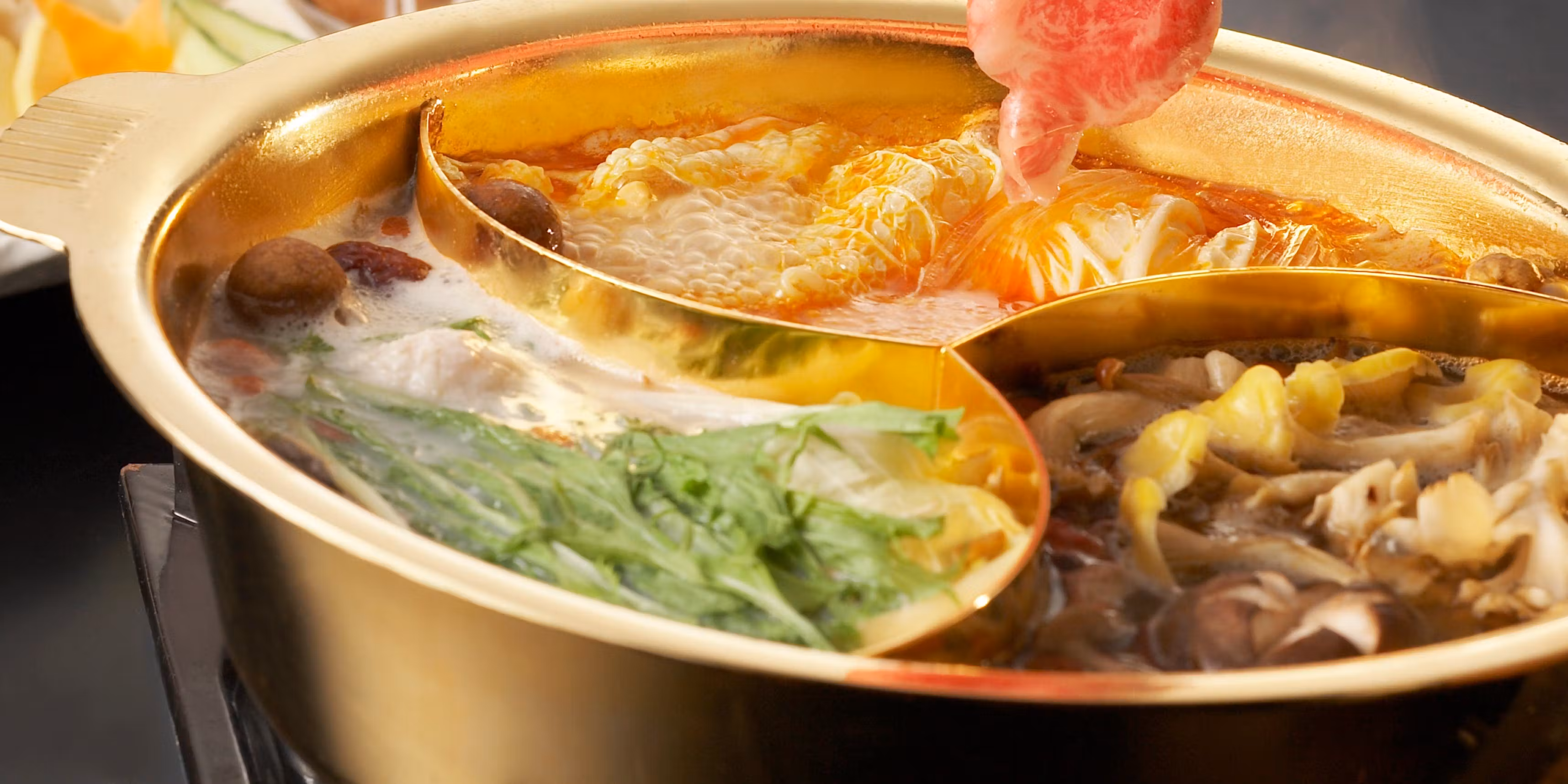 All-You-Can-Eat Premium Wagyu Beef & Lamb: Unlimited servings of premium Wagyu shoulder plate, select lamb, 6 types of meat, and a generous assortment of 11 types of carefully selected vegetables, totaling 24 items.