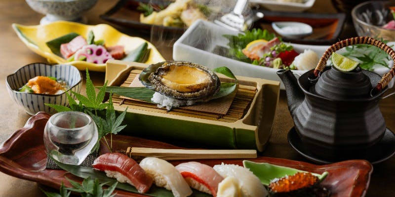 [Issatsu] Luxuriously prepared with seasonal ingredients such as Wagyu sirloin and abalone. A sumptuous 11-course meal