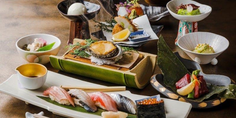 [Camellia] A luxurious 10-course meal lavishly crafted with vibrant seasonal ingredients.