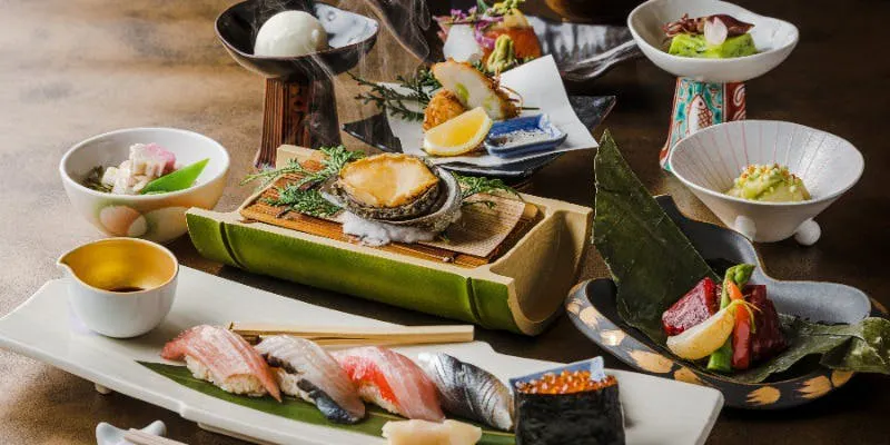 [Camellia] A luxurious 10-course meal lavishly crafted with vibrant seasonal ingredients.