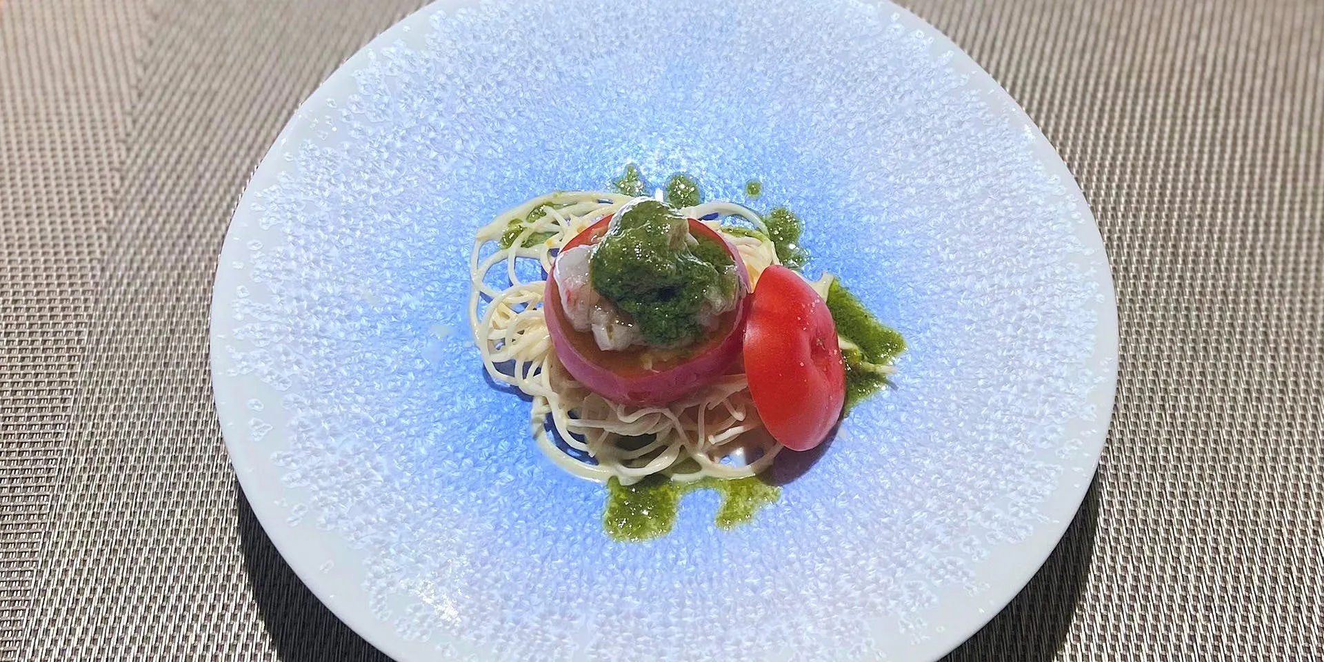 【午餐时间限定全套餐】两款开胃小菜、前菜、鱼类、肉类、甜点、餐后饮品