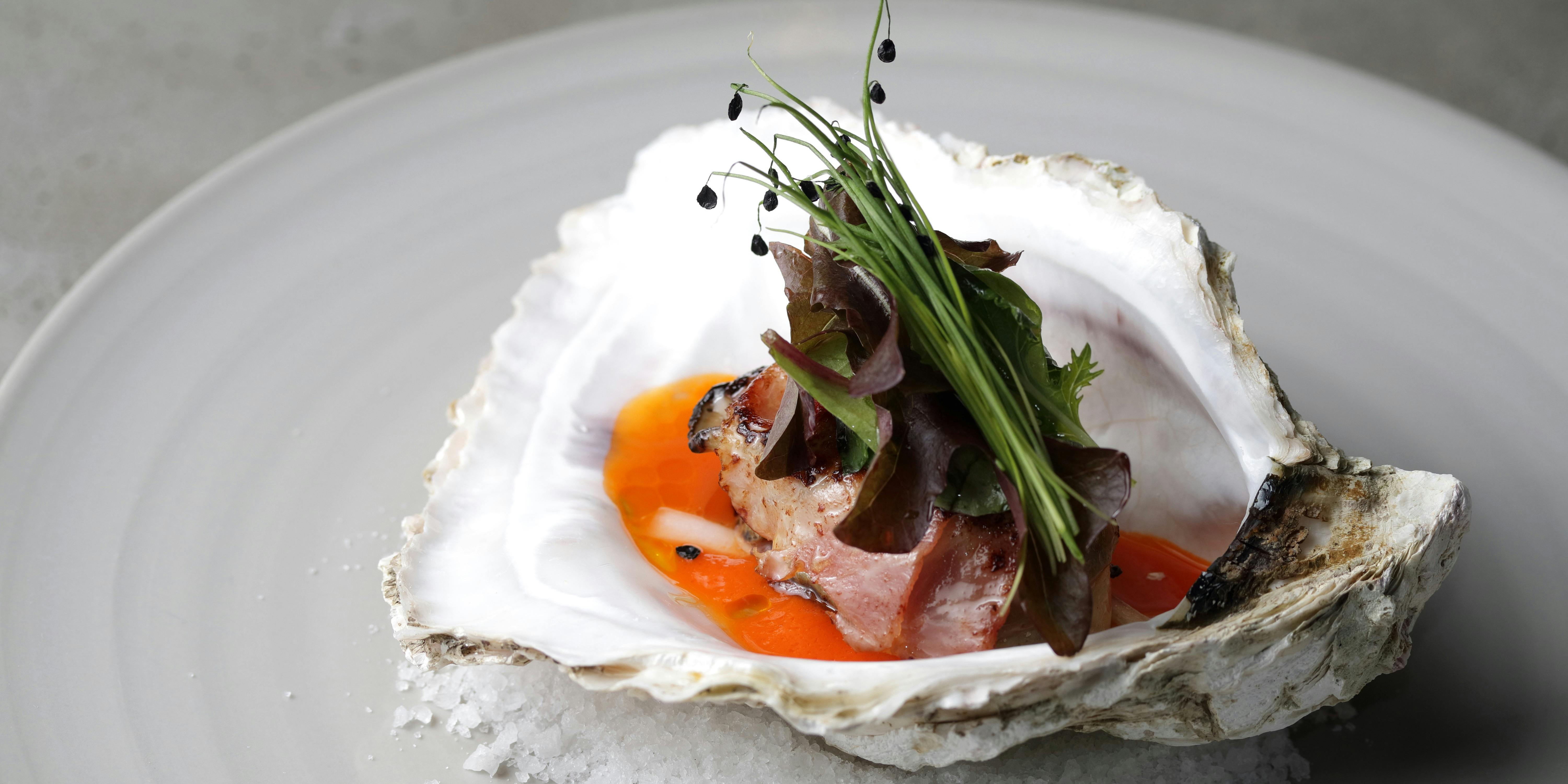 From 6/1 to 7/31, the 10th Anniversary Special Lunch Course: a 12-dish menu featuring luxurious ingredients such as pike conger, sweetfish, and abalone