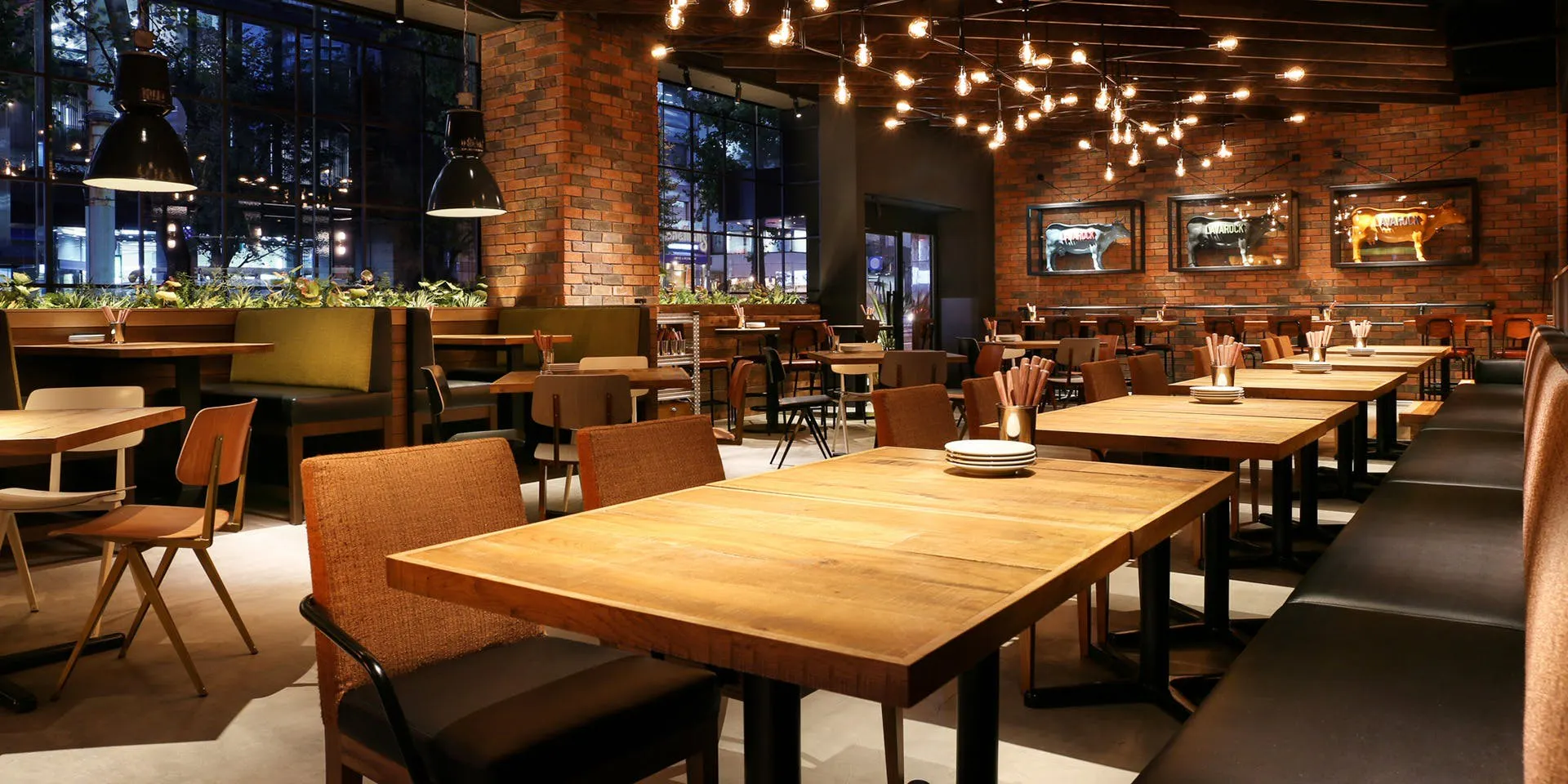Dining & Bar LAVAROCK 神谷町